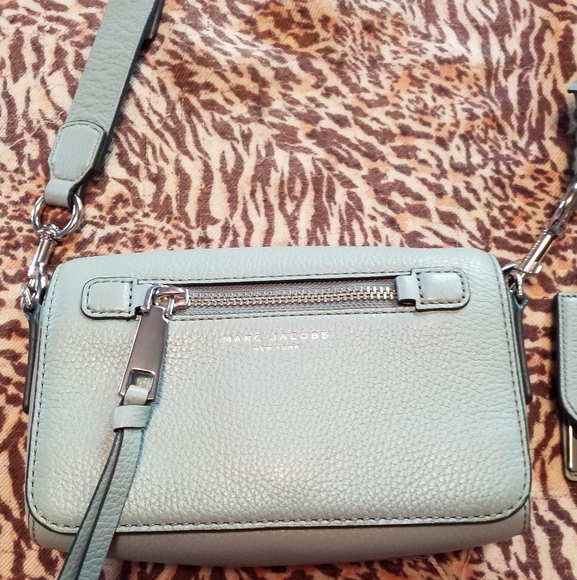 Marc Jacobs Blue Crossbody Bag with Modern Design - Picture 2 of 10